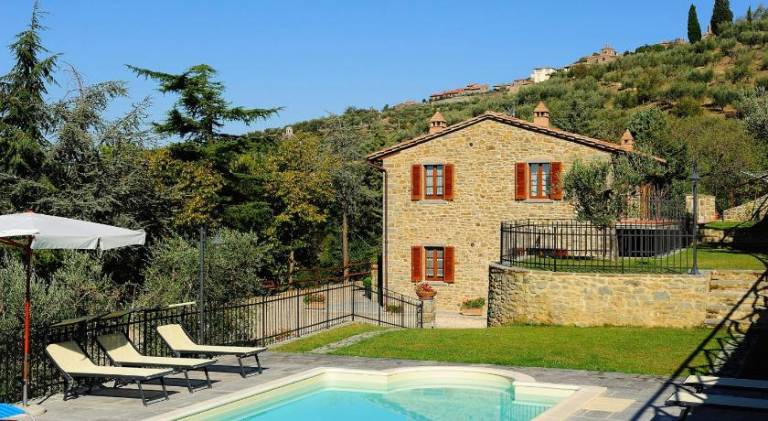 Farm with pool in Cortona