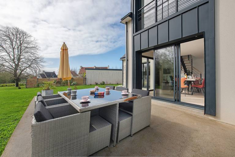 Vacation home with BBQ, patio & yard | Garden view — photo 2