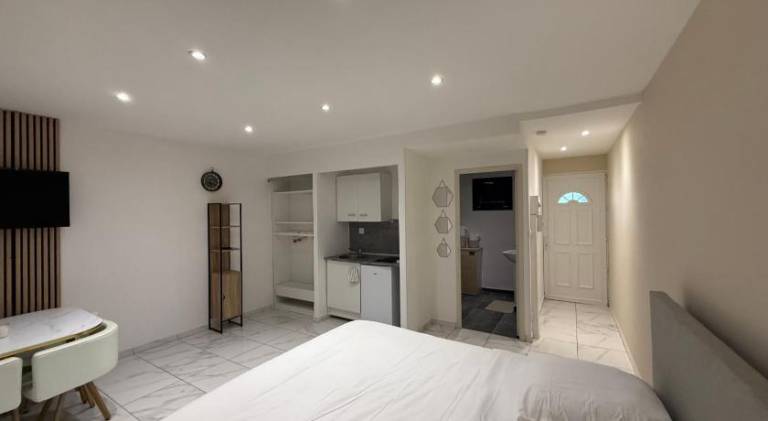 Serviced apartment with hot tub | Pets allowed in Avignon