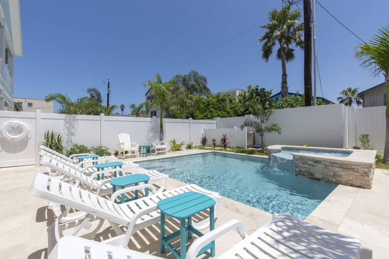 House with private pool & garden — photo 3