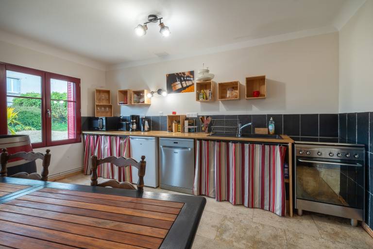 Family-oriented charming house with grill, terrace & garden | Pet-friendly — photo 2