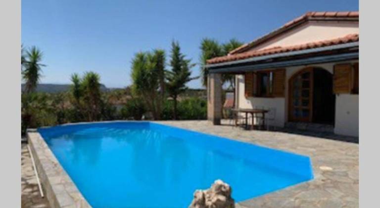 Villa with yard, terrace & BBQ | Perfect for remote work in Rethymno
