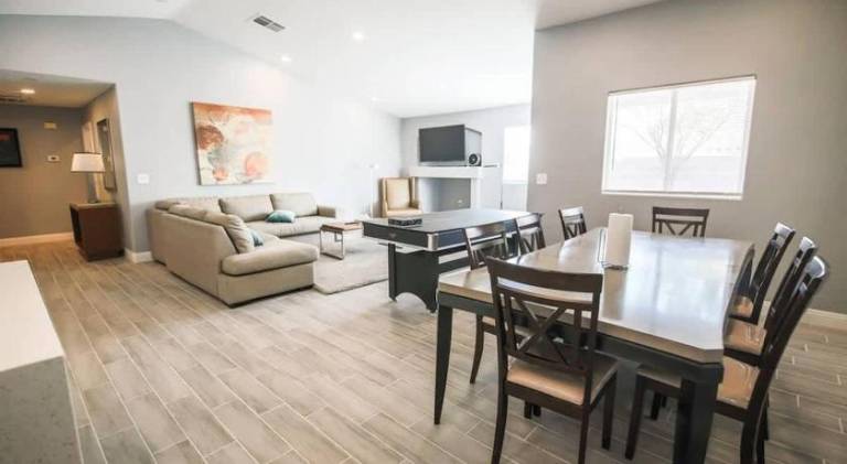 House with 4 rooms for 16 persons in North Las Vegas, NV