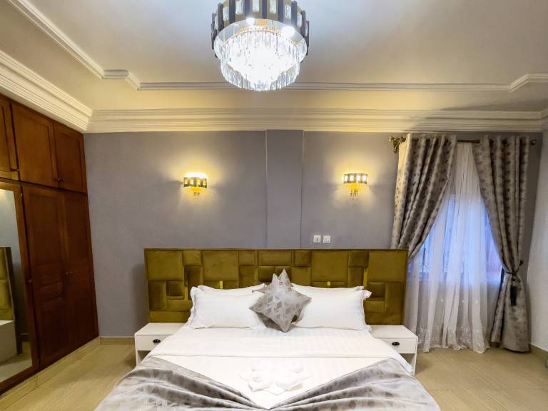 Serviced apartment with terrace & hot tub | Perfect for remote work in Douala