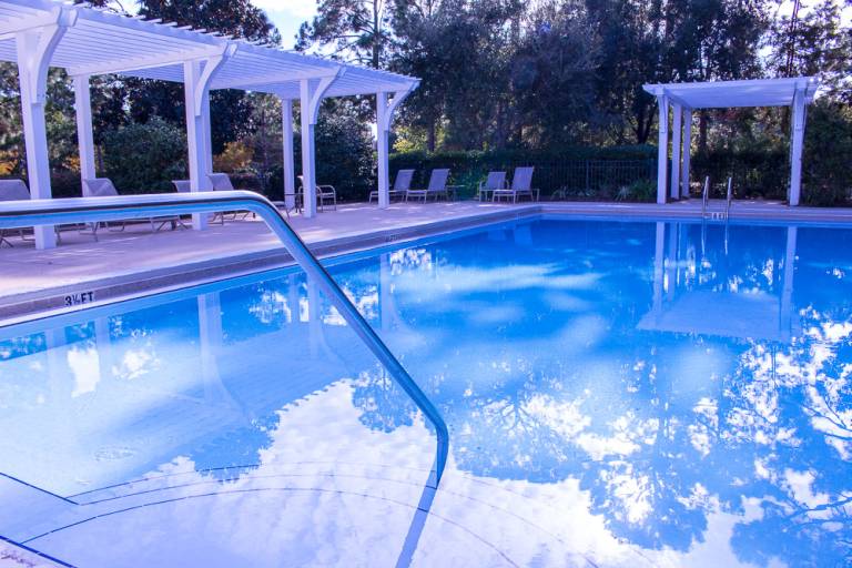 Child-friendly house with heated pool, yard & jacuzzi | Golf view | Pet-friendly in Miramar, FL