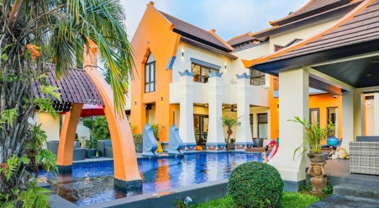 Luxury Retreat Villa with Grand Pool & Garden 奢華獨棟四卧室別墅 私人泳池花園 in Pattaya