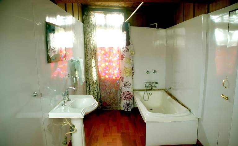Child-friendly house with barbeque, pool & hot tub | Water view | Suitable for remote work | Pet-friendly — photo 2
