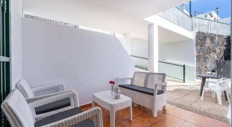 Apartment with pool — photo 2