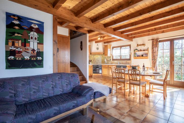 Chalet with BBQ, patio & garden — photo 4
