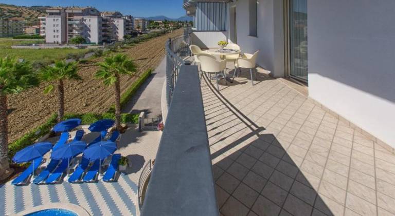 Nice serviced apartment with garden, terrace & pool | Dogs allowed — photo 4