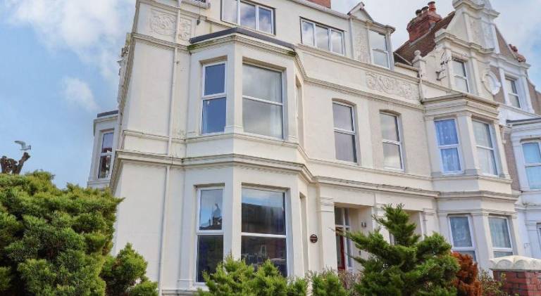 Vacation home | Next to the beach | Pets allowed in Llandudno