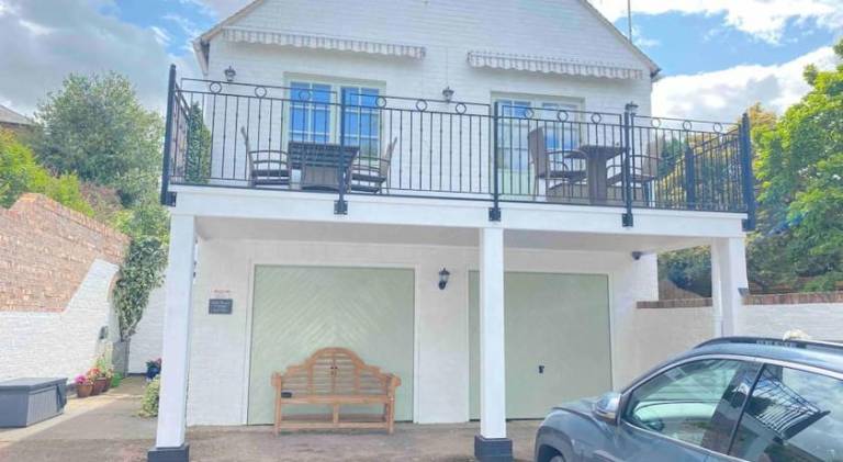 Ample house | Dogs allowed in Malvern