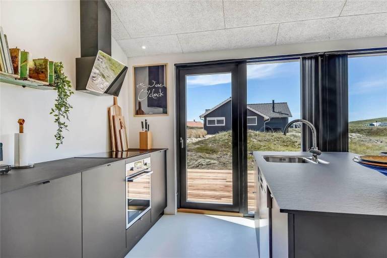 Fully equipped vacation home with hot tub, barbecue & terrace | Beach nearby | Dogs allowed — photo 4