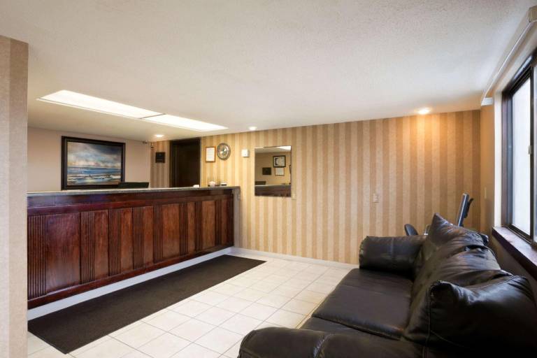 Super 8 By Wyndham Eau Claire Wi — photo 3