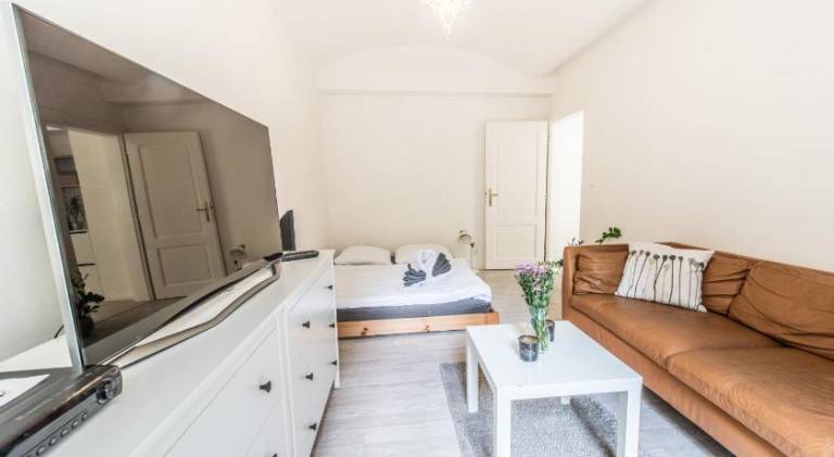 Apartment with patio | Near Dancing House — photo 2