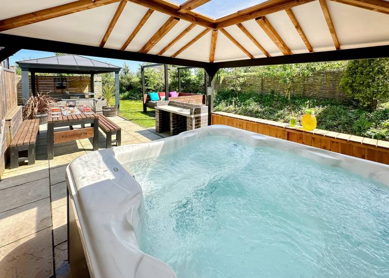 Chalet Hull