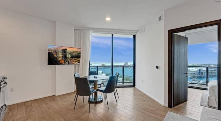 Miami 30th floor 3BR Luxury Condo with Views — photo 2