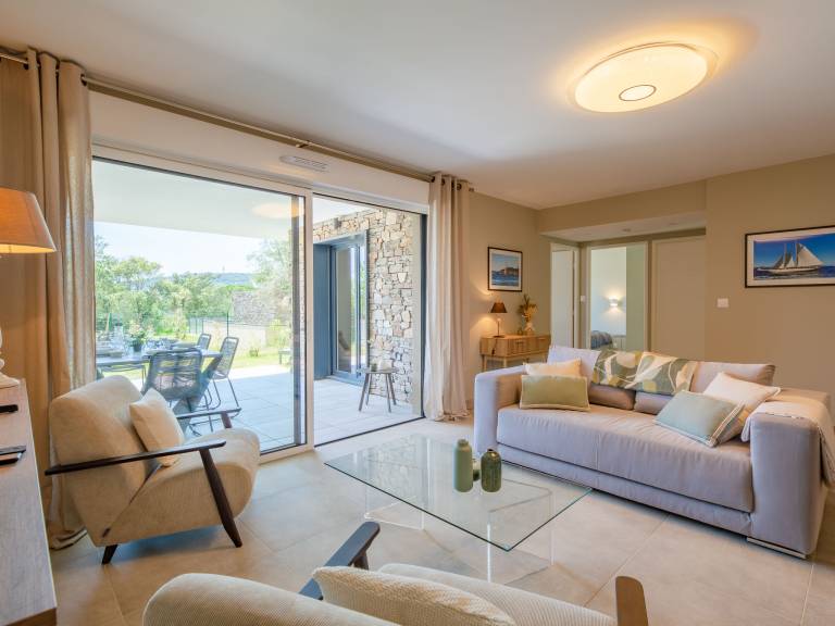 Fully equipped nice rental apartment with pool, garden & patio | Pets allowed — photo 2
