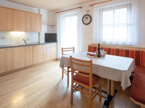 Holiday apartment with terrace & yard — photo 4