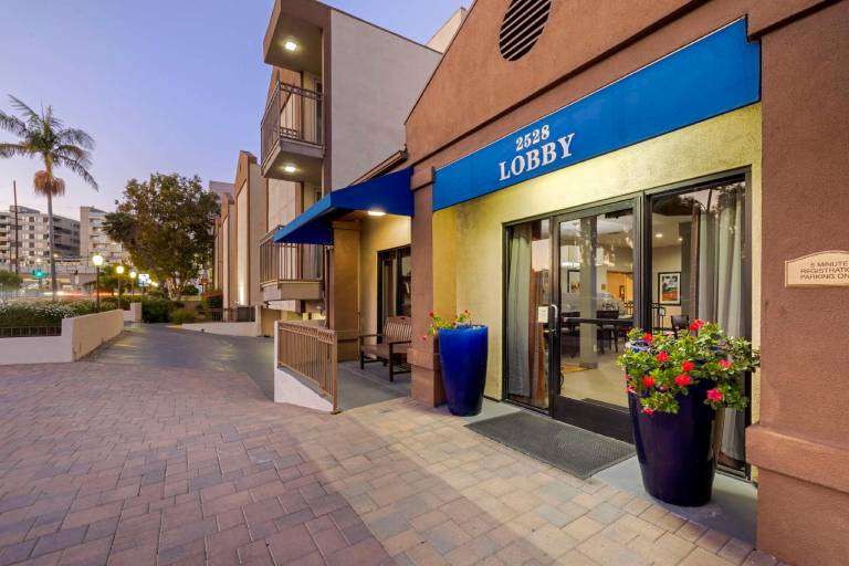 Best Western Royal Palace Inn & Suites — photo 4