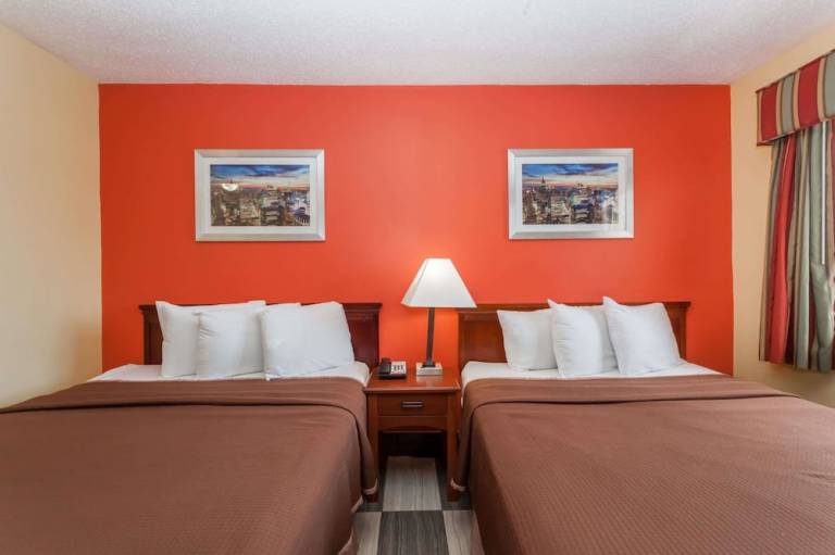 Travelodge by Wyndham Jersey City