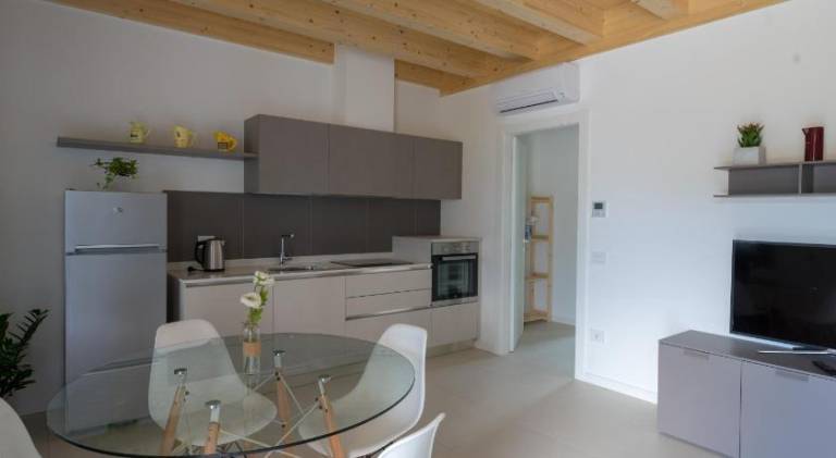 Rental apartment with patio, private pool & yard — photo 4