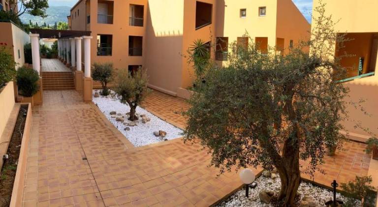 Holiday apartment with pool — photo 4
