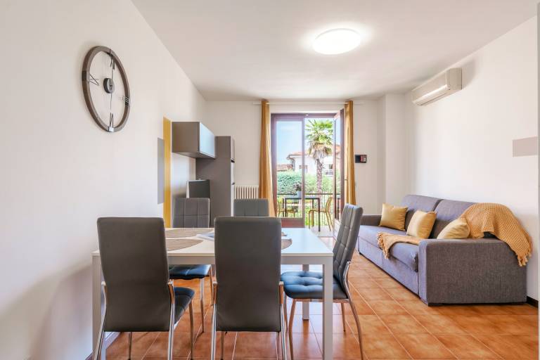 Regarda - The Sun appartamento rinnovato con piscina in Lazise