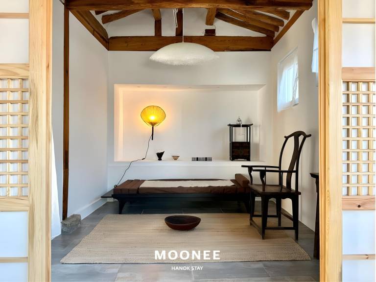 Fully equipped house with yard | Near Bukchon Hanok Village | Perfect for remote work | Pets allowed in Seoul