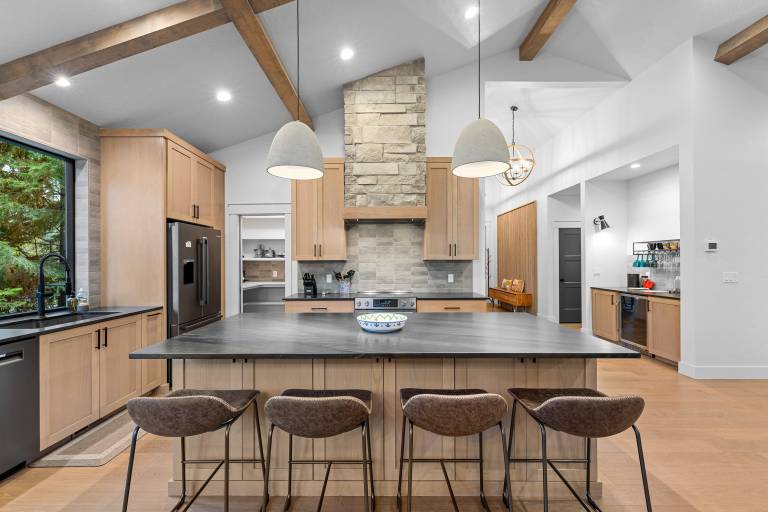 Children-friendly vacation home with jacuzzi, pool & sauna | Mountain view | Suitable for remote work | Pets allowed — photo 4