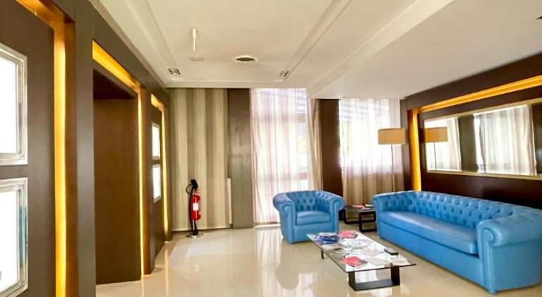 Serviced apartment with patio — photo 4
