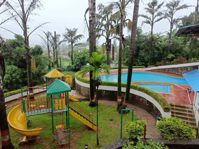Villa with pool & yard — photo 5