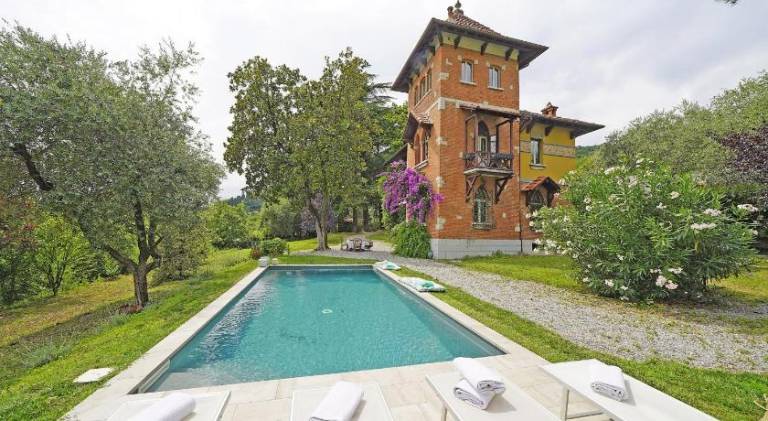 Villa with pool — photo 3