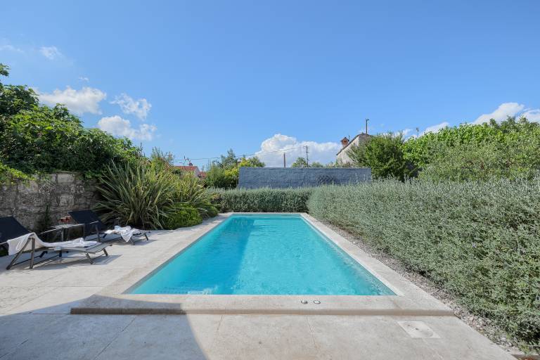 Fully equipped beautiful villa with terrace, barbeque & pool | Pet-friendly — photo 2