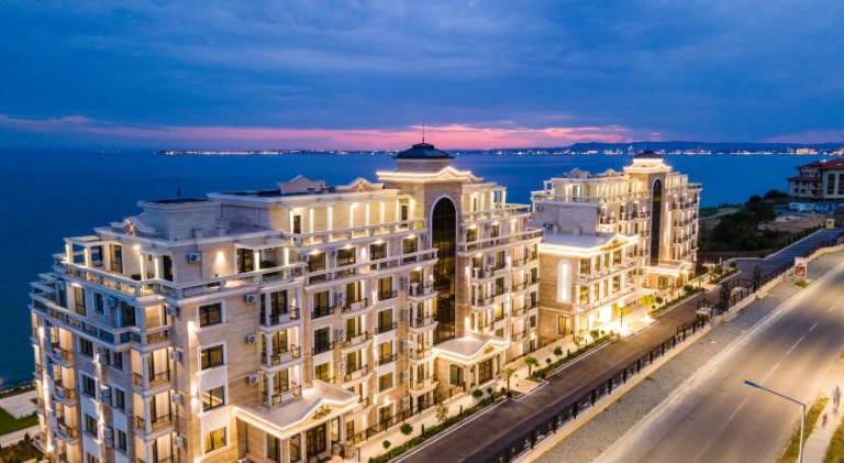 Onyx Beach Residence - Free Beach Access & Parking — photo 2