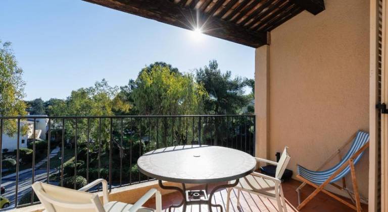 Rental apartment with patio & pool — photo 5