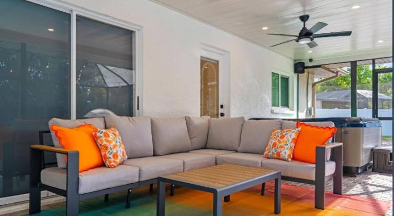 Vacation home with hot tub & pool — photo 4