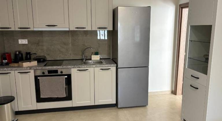 Rental apartment with patio — photo 3
