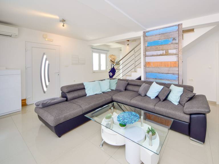 Fully equipped house with private pool, patio & grill | Sea view | Pet-friendly — photo 4