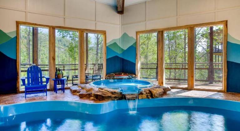 Vacation home with pool & jacuzzi in Gatlinburg, TN
