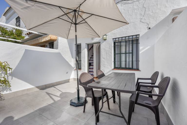 Apartment 'Dos Dormitorios' with Shared Pool, Private Terrace and Shared Garden — photo 2