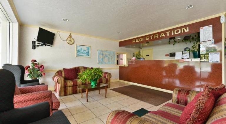 Americas Best Value Inn & Suites South Boston — photo 3