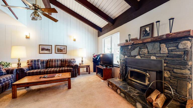 Condo with sauna, hot tub & heated pool in Mammoth Lakes, CA