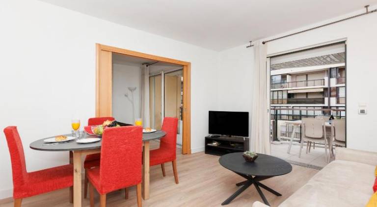 Holiday apartment with terrace & hot tub in Cannes