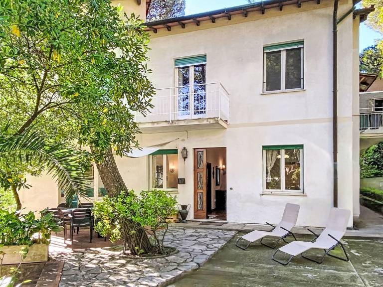 Apartment with yard, patio & BBQ — photo 4