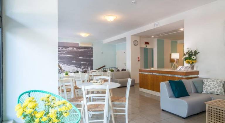 Pleasant serviced apartment with hot tub & patio | Next to the beach | Good for workation | Pet-friendly in Cattolica
