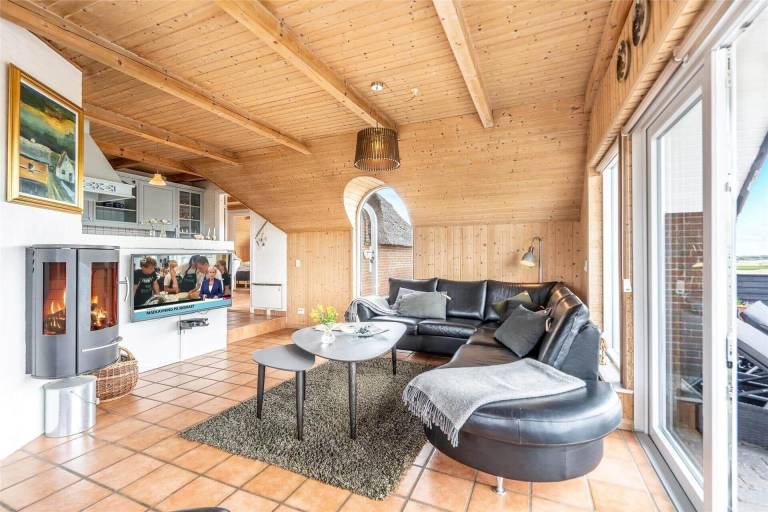 House with terrace, sauna & yard — photo 2