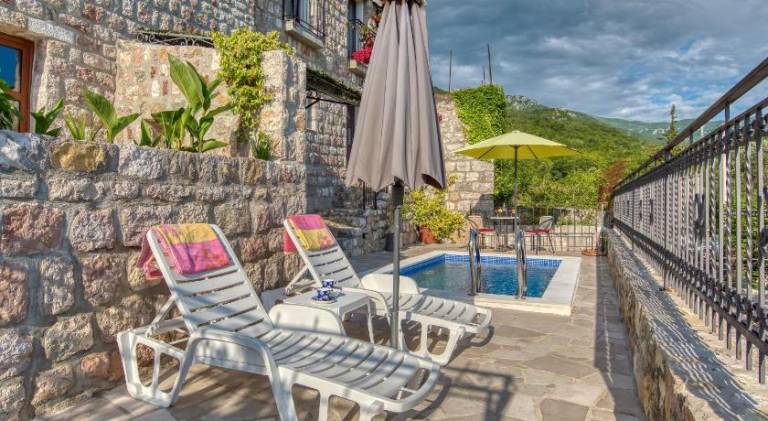 Villa with jacuzzi & pool | Pet-friendly — photo 3