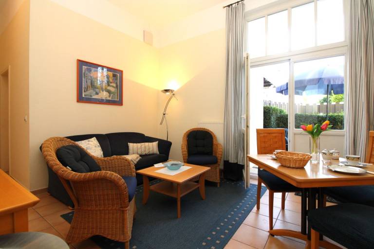 Haus am Park WE 1: strandnahe 2-Zimmer-Fewo mit Terrasse in Kuehlungsborn