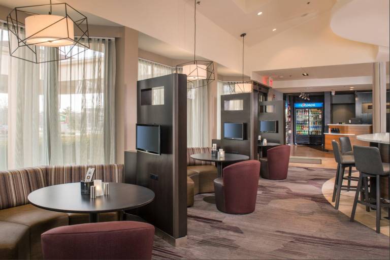 Comfort Inn & Suites Bethlehem Lehigh Valley Airport in Bethlehem, PA